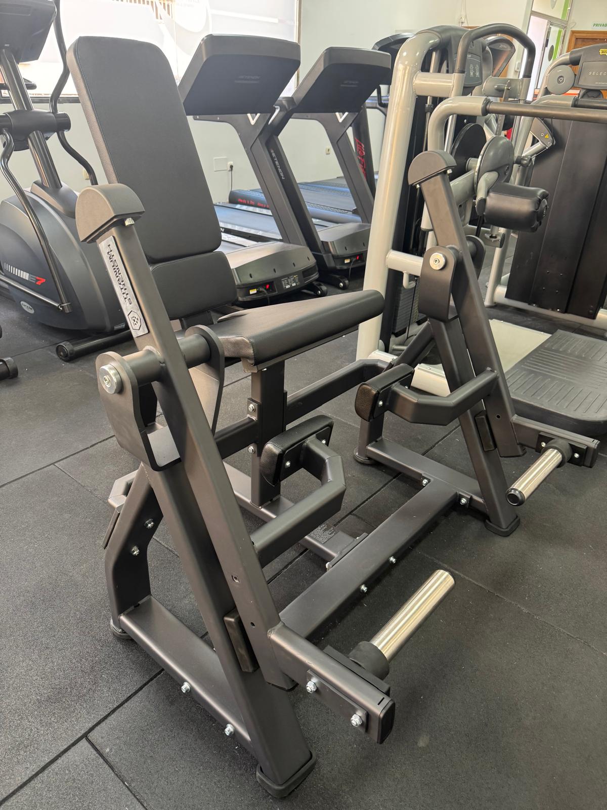 Sala de fitness equipada para entrenamiento en Roquetas de Mar