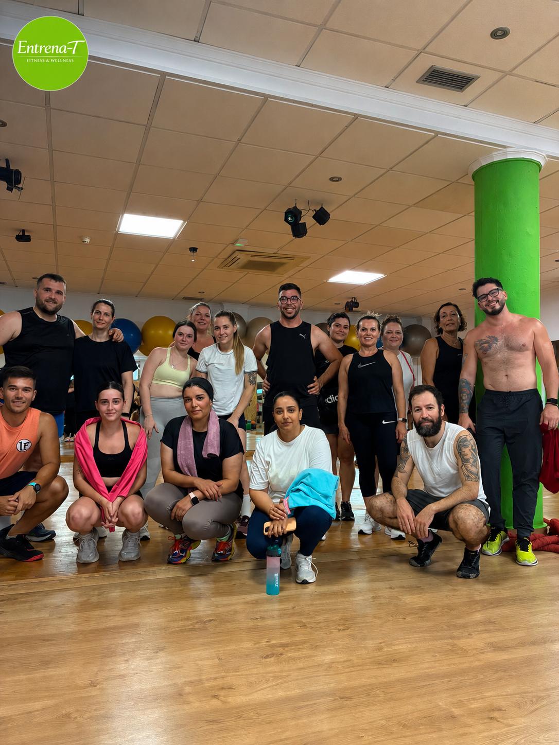 Clase de actividades dirigidas en Entrena-T Roquetas de Mar